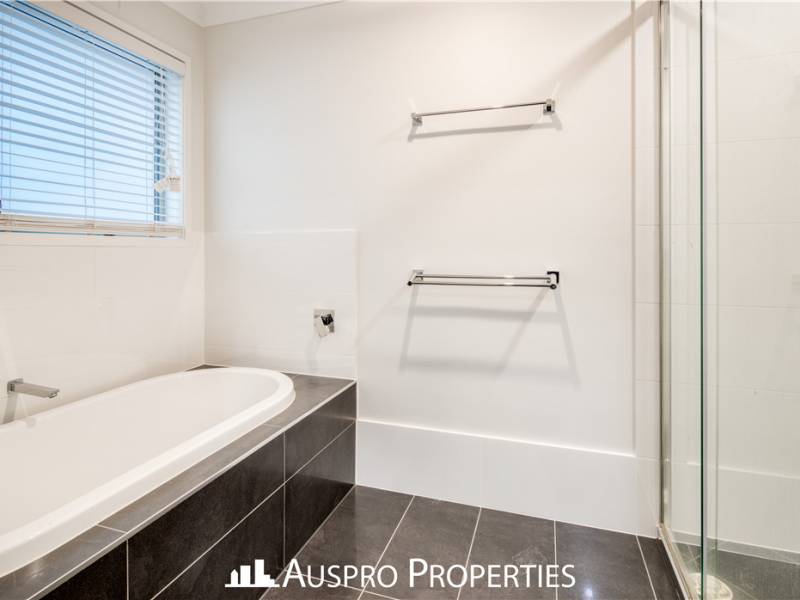 27 Peachtree Pl, Stretton, QLD 4116 Australia