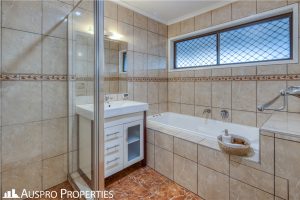 5 Lomandra Street, Robertson , QLD 4109 Australia