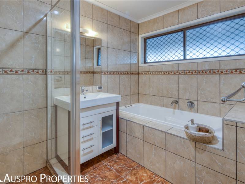 5 Lomandra Street, Robertson , QLD 4109 Australia