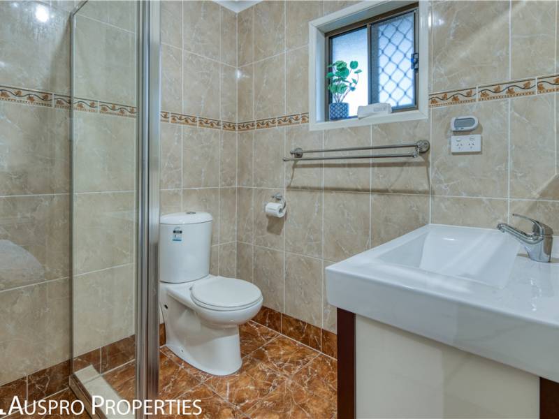 5 Lomandra Street, Robertson , QLD 4109 Australia