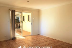 28 Nevern St, Macgregor, QLD 4109 Australia