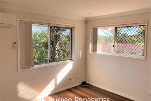 28 Nevern St, Macgregor, QLD 4109 Australia