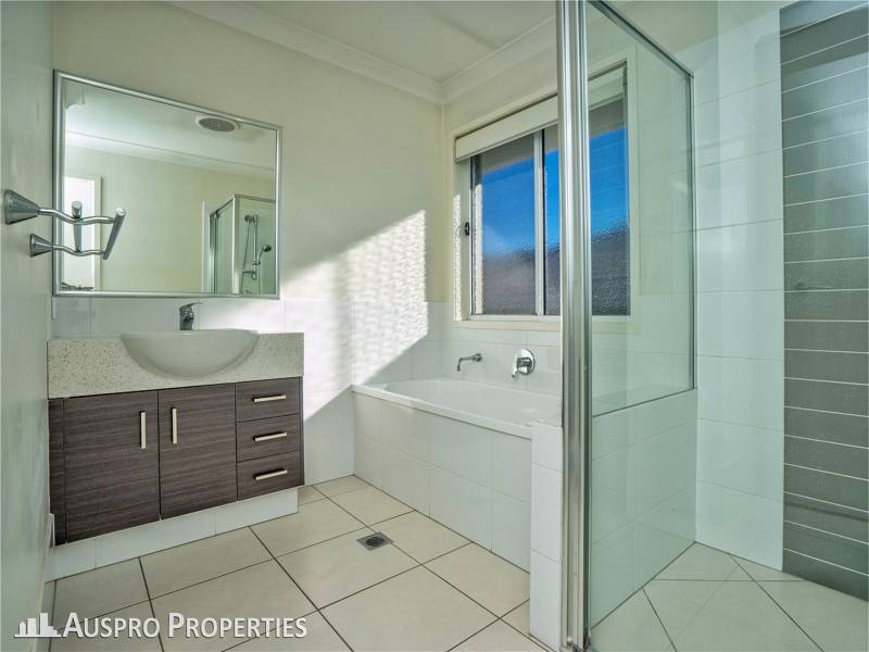 30 Nova Street , Waterford , QLD 4133 Australia