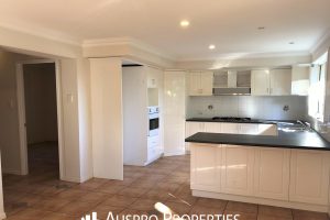 28 Nevern St, Macgregor, QLD 4109 Australia