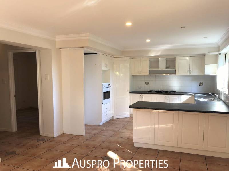 28 Nevern St, Macgregor, QLD 4109 Australia
