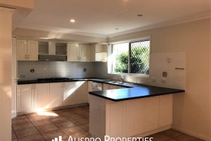 28 Nevern St, Macgregor, QLD 4109 Australia