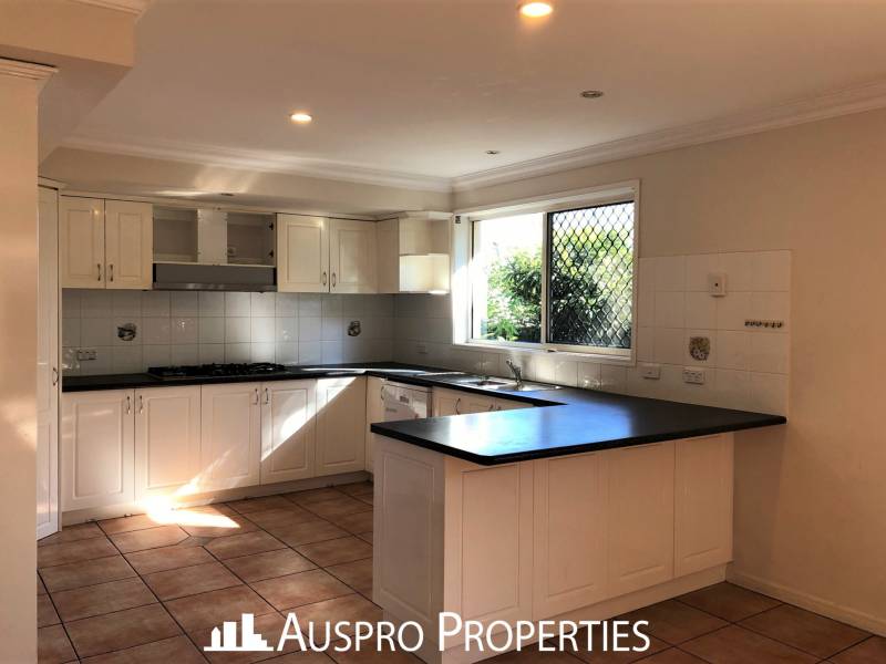 28 Nevern St, Macgregor, QLD 4109 Australia