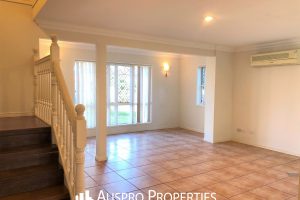 28 Nevern St, Macgregor, QLD 4109 Australia