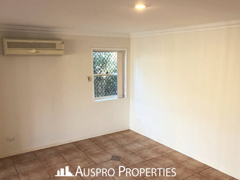 28 Nevern St, Macgregor, QLD 4109 Australia