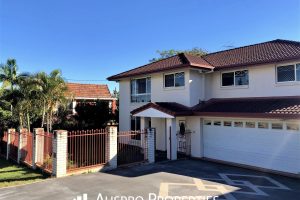 28 Nevern St, Macgregor, QLD 4109 Australia