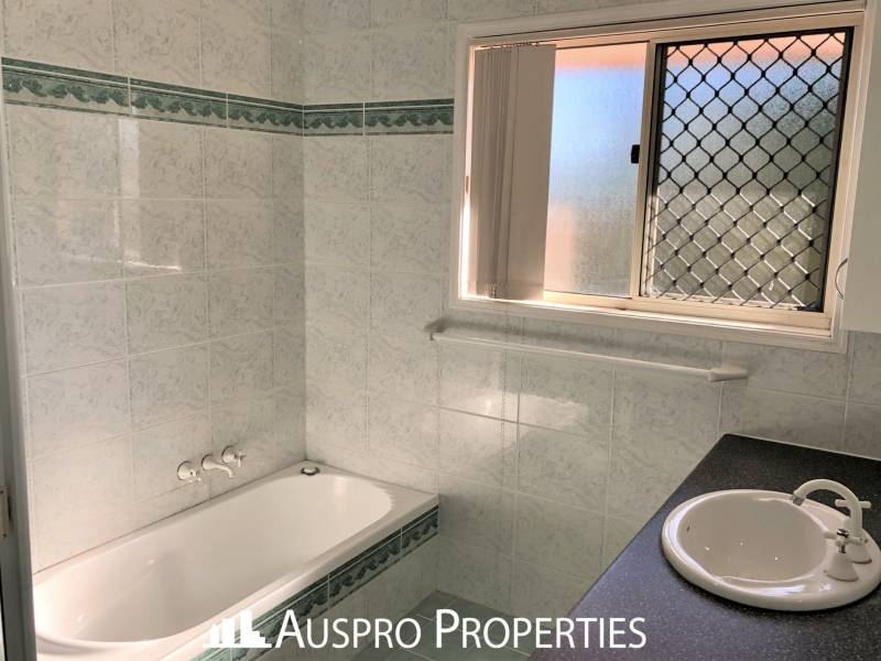 28 Nevern St, Macgregor, QLD 4109 Australia