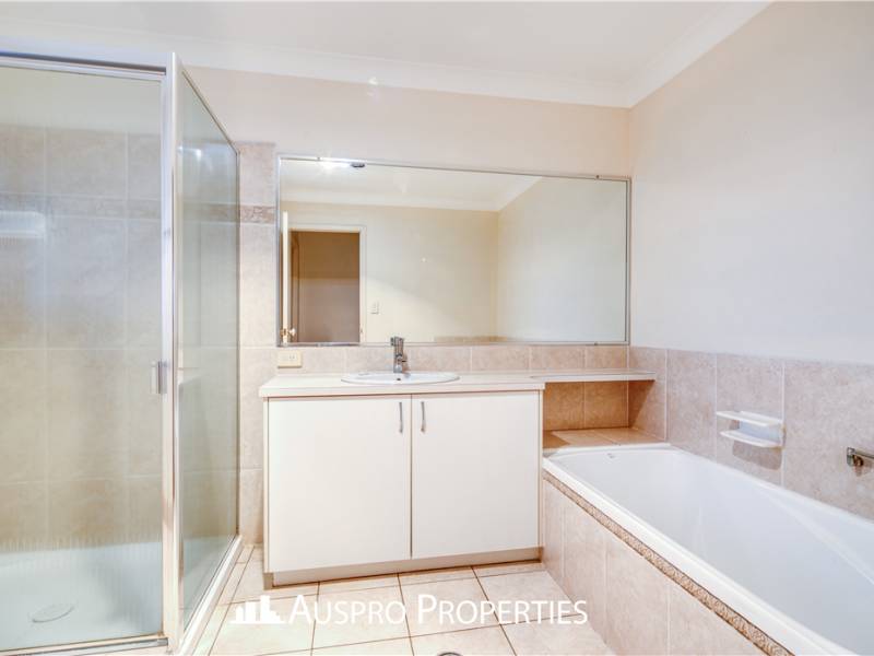 5 Paul Drive, REGENTS PARK, QLD 4118 Australia