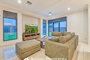 80 Elderbury Pl, Stretton, QLD 4116 Australia