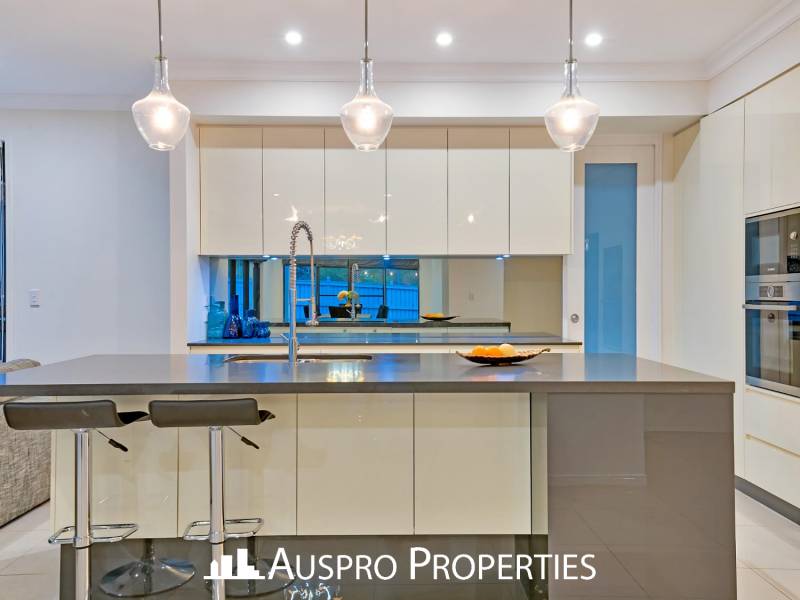 80 Elderbury Pl, Stretton, QLD 4116 Australia