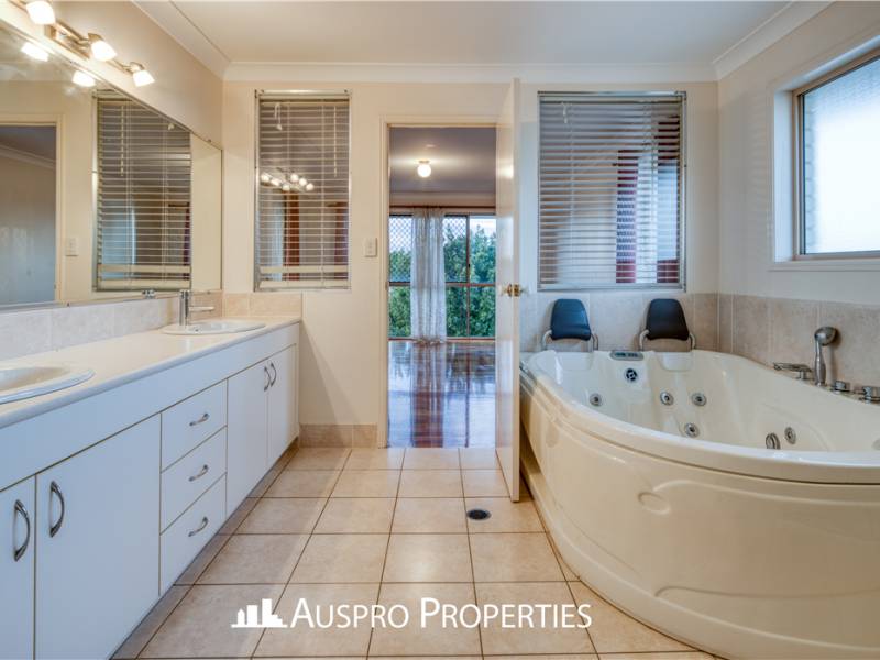 5 Paul Drive, REGENTS PARK, QLD 4118 Australia