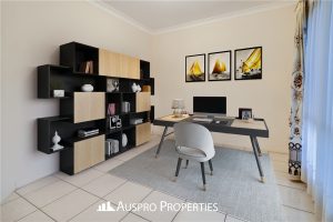 5 Paul Drive, REGENTS PARK, QLD 4118 Australia