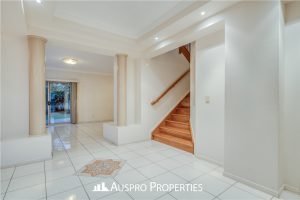 5 Paul Drive, REGENTS PARK, QLD 4118 Australia