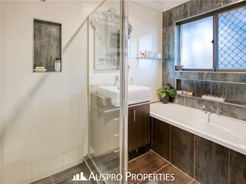 4 Thulimbah Street, COOPERS PLAINS, QLD 4108 Australia