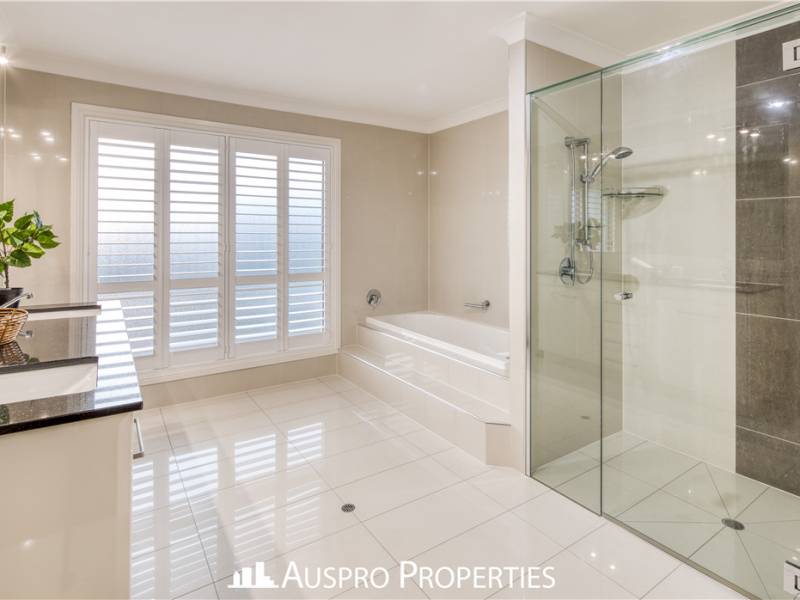 107  Hawthorn Cct, Stretton, QLD 4116 Australia