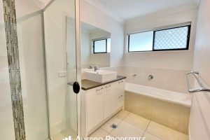 1/12  Courtice Street, ACACIA RIDGE, QLD 4110 Australia